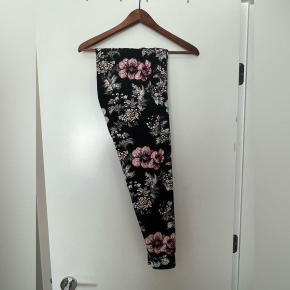 Floral Jogger Pants - Picture 2 of 4